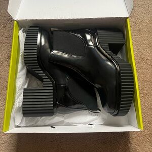 Gianni Bini platform ankle boots